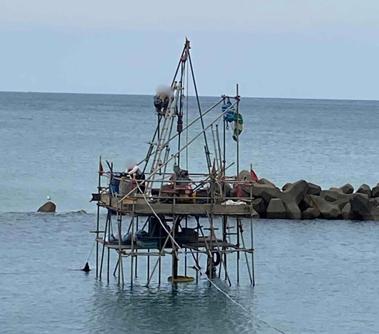 <center>海水でも安定した泥水が作れる<br> ～ “海水用泥水剤” ～ </center>